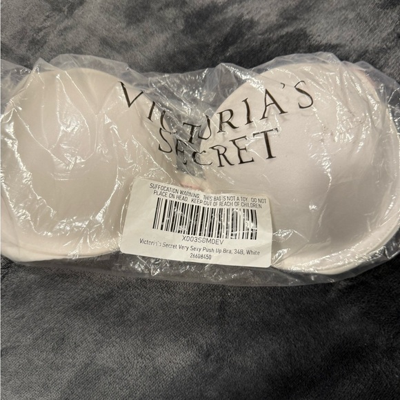 Victoria's Secret VERY SEXY
Smooth Push-Up Bra 36C - Picture 4 of 8